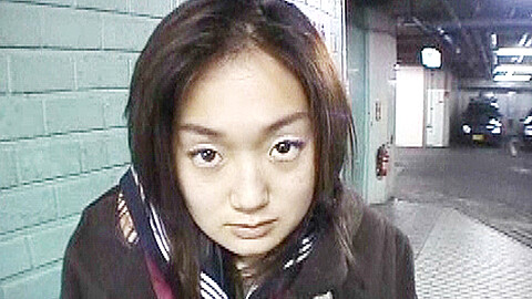 Misa Kashiwagi 女子学生